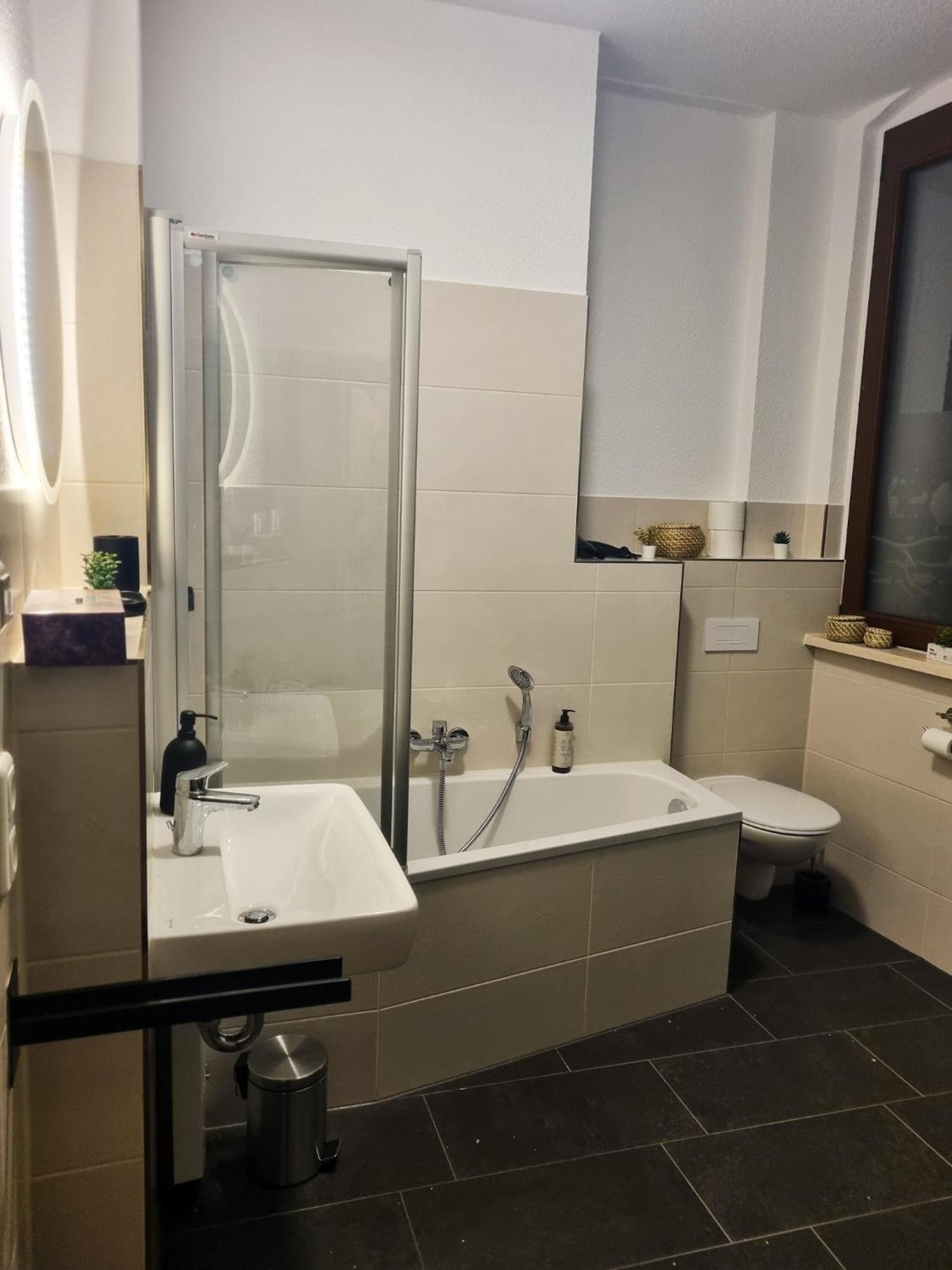 Maremar - Design Maisonette Altstadt - 4 Pers - 57Qm - Luxus Boxspringbett - Kueche - Arbeitsplatz - Privater Parkplatz Greiz Buitenkant foto