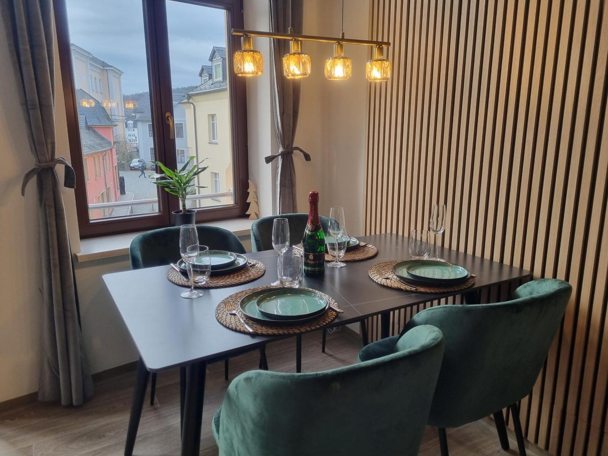 Maremar - Design Maisonette Altstadt - 4 Pers - 57Qm - Luxus Boxspringbett - Kueche - Arbeitsplatz - Privater Parkplatz Greiz Buitenkant foto